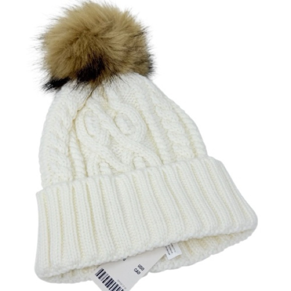 Urban Outfitters Ivory Cable Knit Beanie Faux Fur Pom Pom Cozy winter Hat Beanie